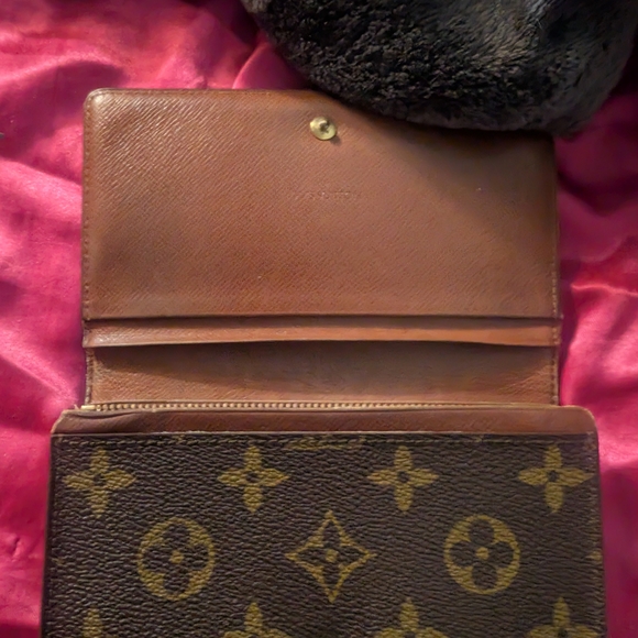 Vintage Louis Vuitton Brown Monogram Wallet - Picture 3 of 11